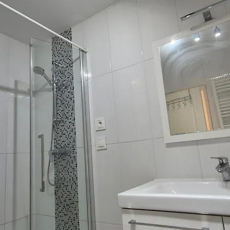 Premium 7 Single Beds For Groups