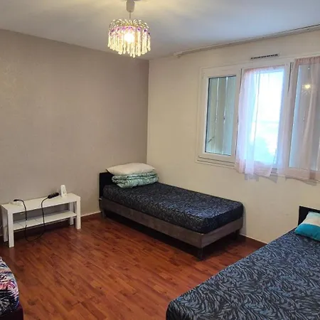 Premium 7 Single Beds For Groups * Garges-les-Gonesse